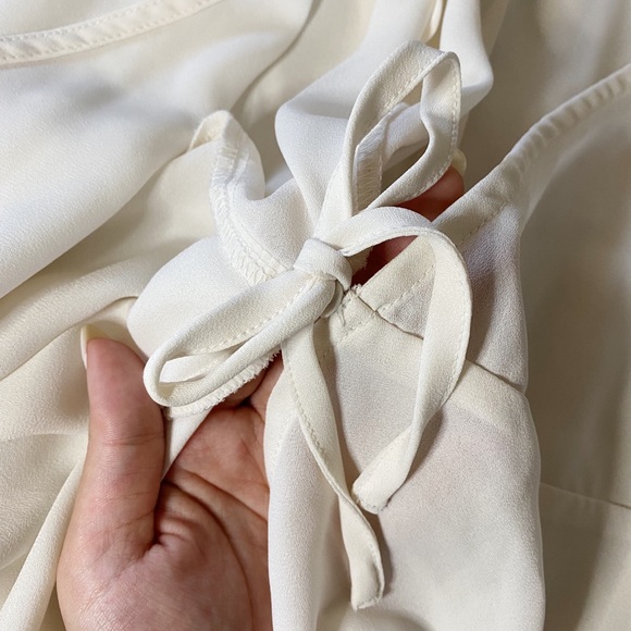 Banana Republic Women’s Wrap Top - Picture 6 of 6